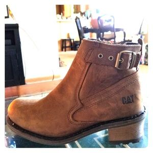 Cat Leather booties with heel